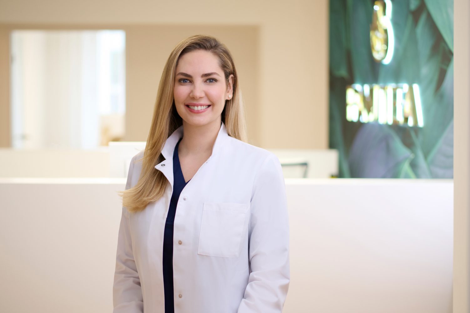 Dr. med. Anna-Theresa Lipp, Fachärztin für Plastische und Ästhetische Chirurgie bei PANTEA