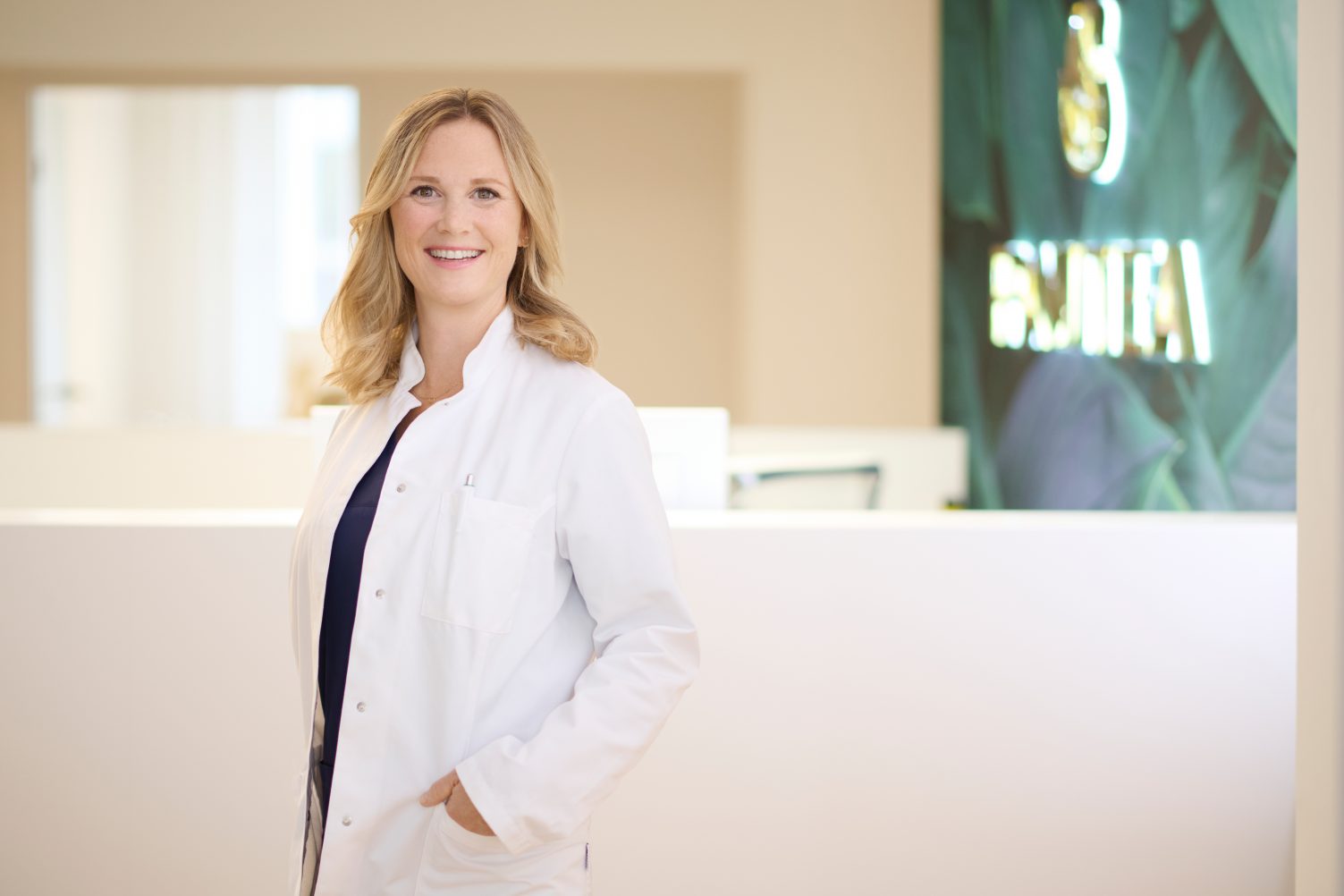 Dr. med. Julia Steinberger, Fachärztin für Plastische und Ästhetische Chirurgie bei PANTEA